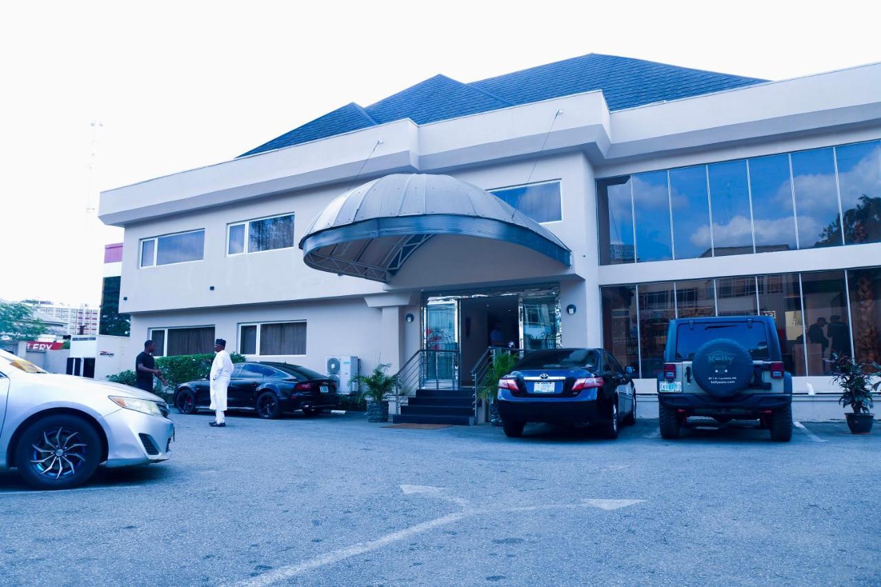 Summerset Continental Hotel Gana Mobushipe Exterior foto